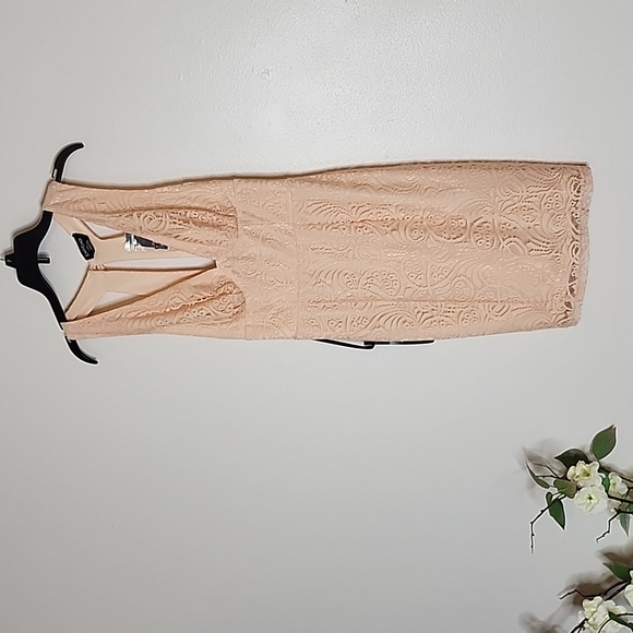 NEW Bebe Allie Deep V Neckline Lace Dress Bodycon Retro Summer Vintage Barbie - Picture 2 of 15